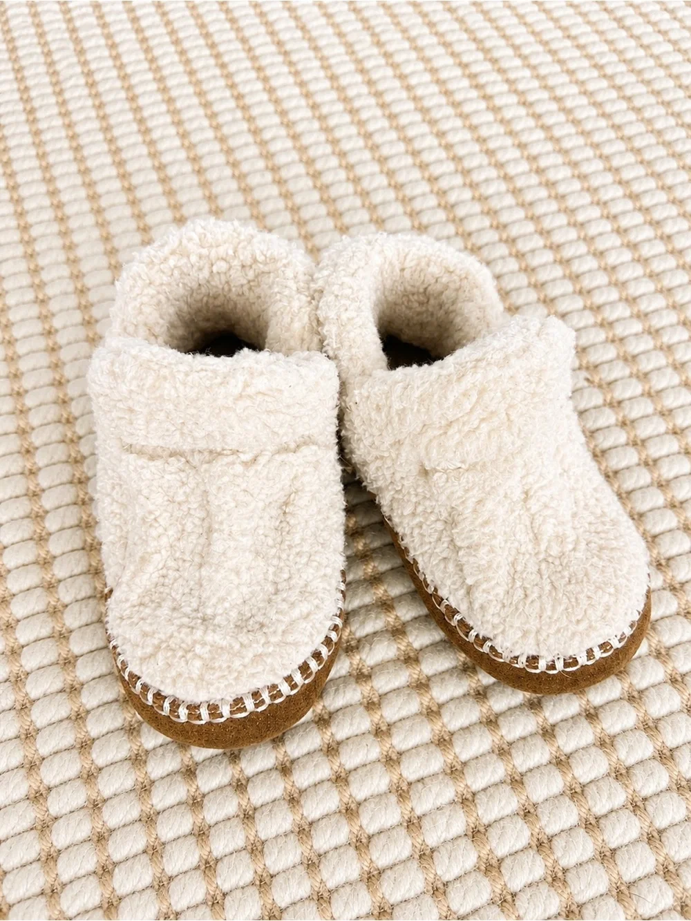 L.L.Bean Sherpa Fleece Baby Booties Slippers Cream Size 7-8 EUC